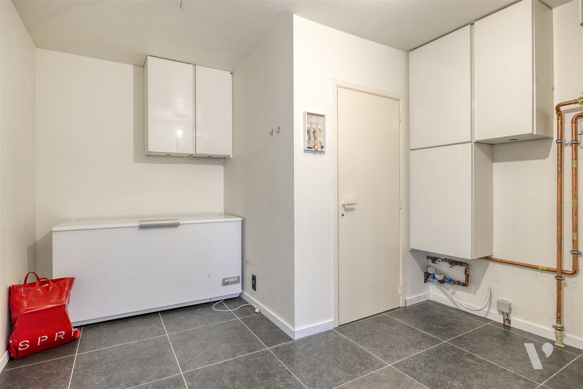 Prachtig gerenoveerde woning (279m²) met zwemvijver