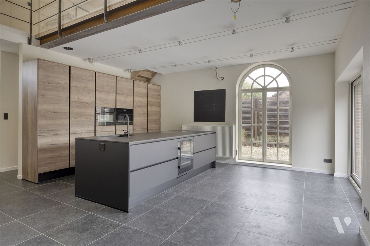 Prachtig gerenoveerde woning (279m²) met zwemvijver