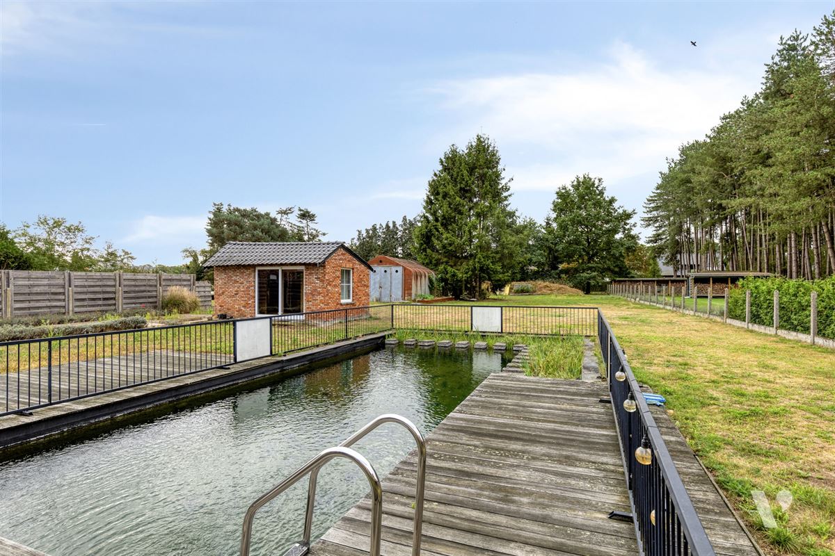 Prachtig gerenoveerde woning (279m²) met zwemvijver