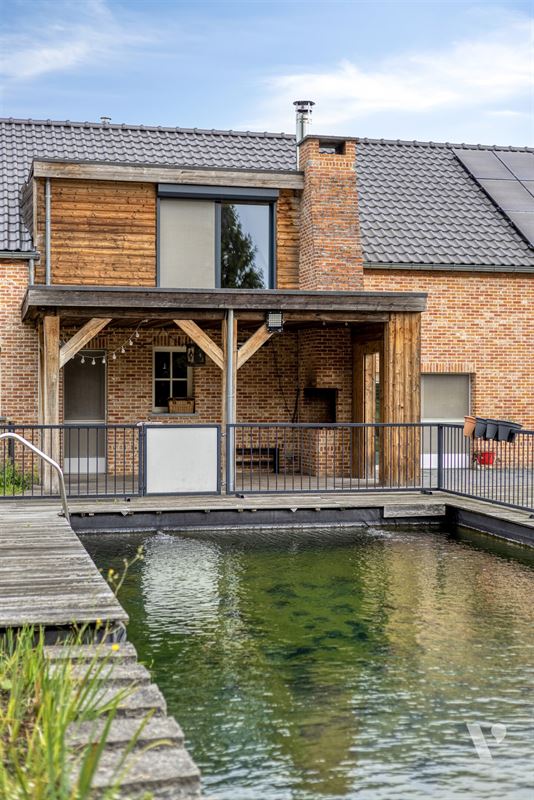 Prachtig gerenoveerde woning (279m²) met zwemvijver
