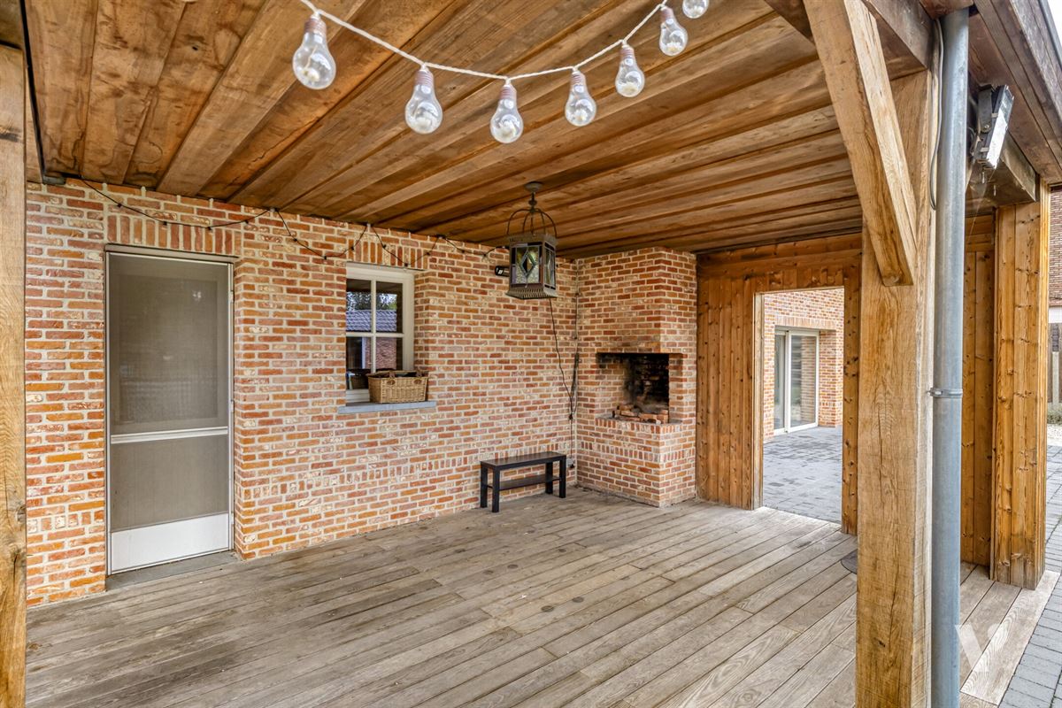 Prachtig gerenoveerde woning (279m²) met zwemvijver