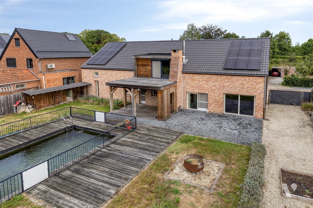 Prachtig gerenoveerde woning (279m²) met zwemvijver