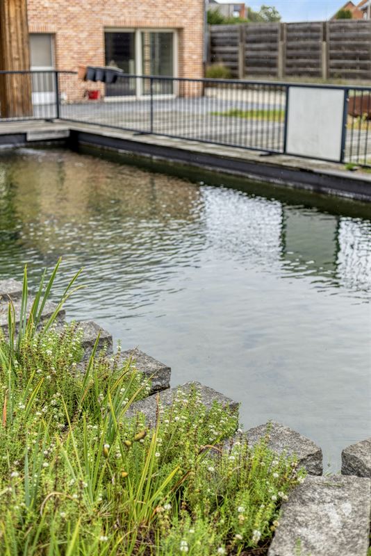 Prachtig gerenoveerde woning (279m²) met zwemvijver