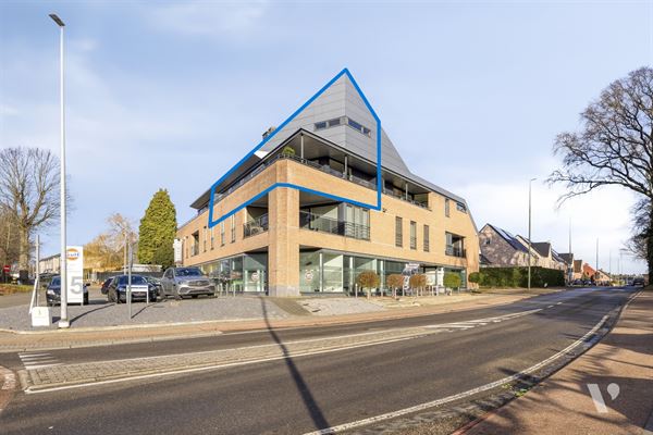 Instapklare penthouse-duplex met garage en berging