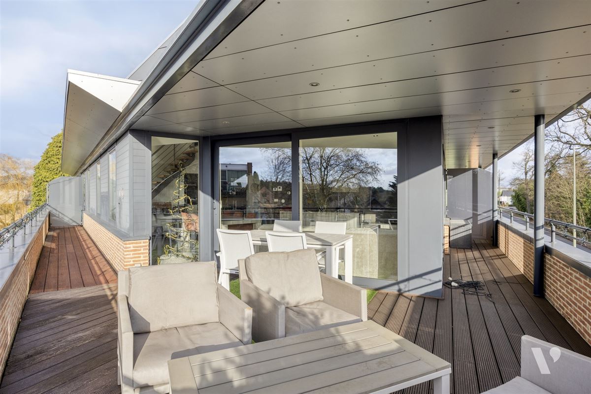 Instapklare penthouse-duplex met garage en berging