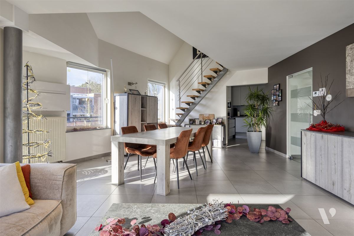 Instapklare penthouse-duplex met garage en berging