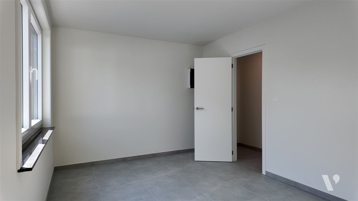 Volledig vernieuwd appartement; 2 slaapkamers en garagebox