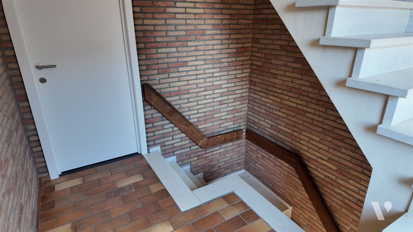 Volledig vernieuwd appartement; 2 slaapkamers en garagebox
