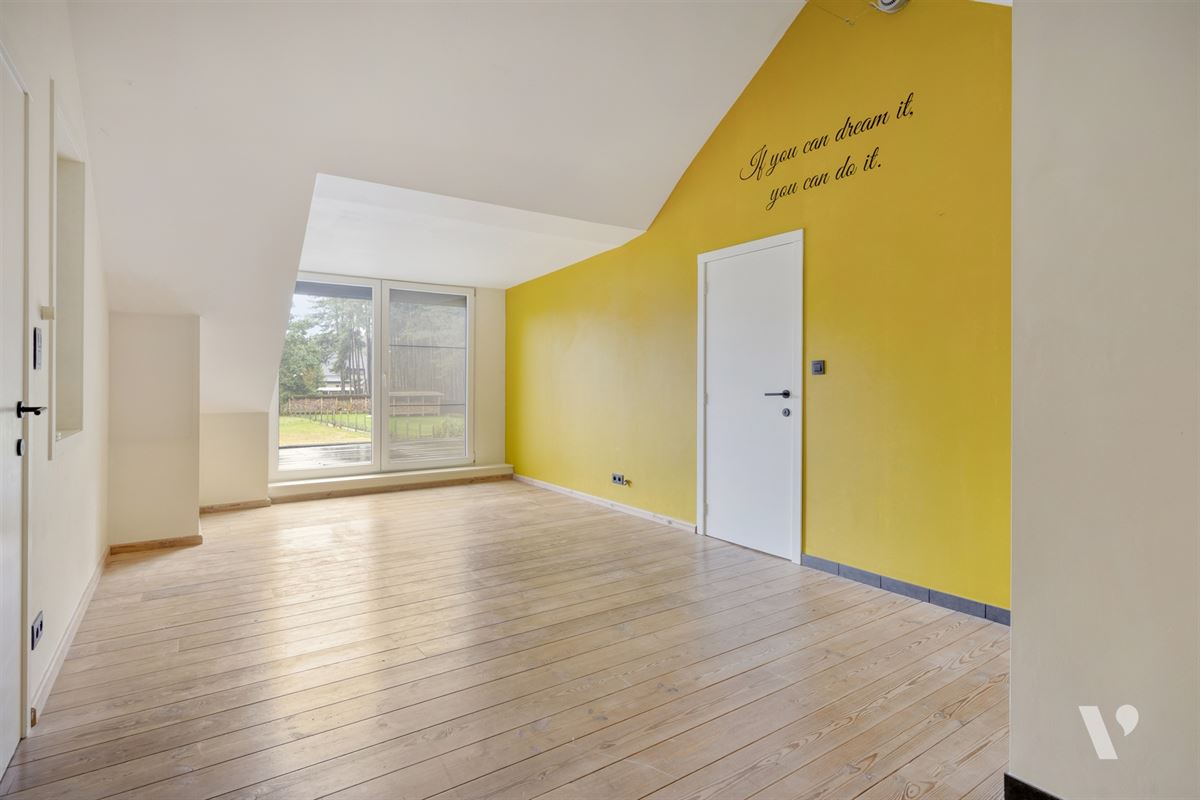 Prachtig gerenoveerde woning (279m²) met zwemvijver