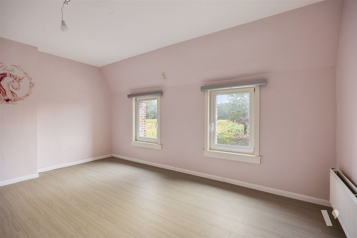 Prachtig gerenoveerde woning (279m²) met zwemvijver