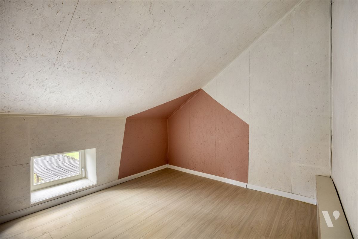 Prachtig gerenoveerde woning (279m²) met zwemvijver