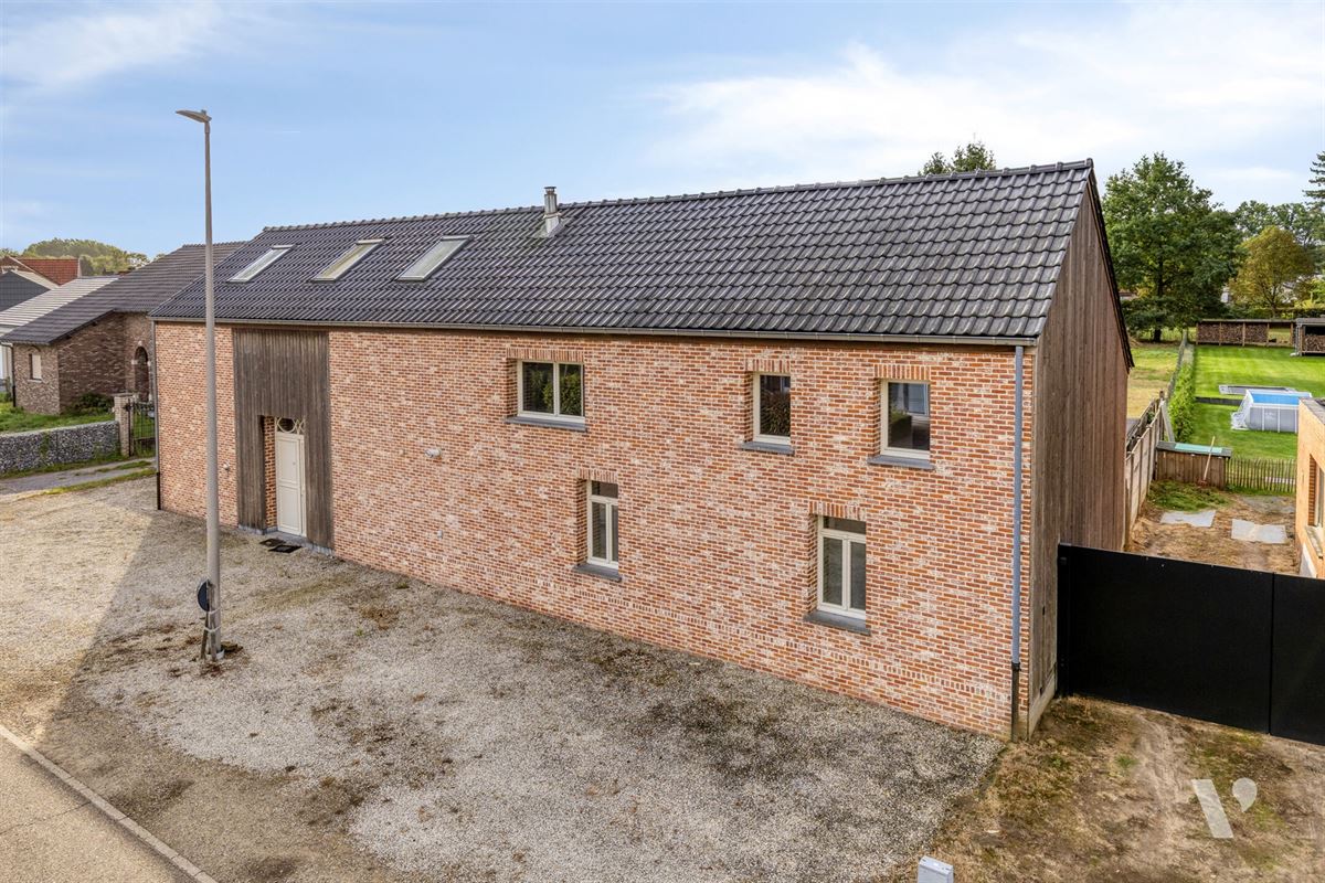Prachtig gerenoveerde woning (279m²) met zwemvijver