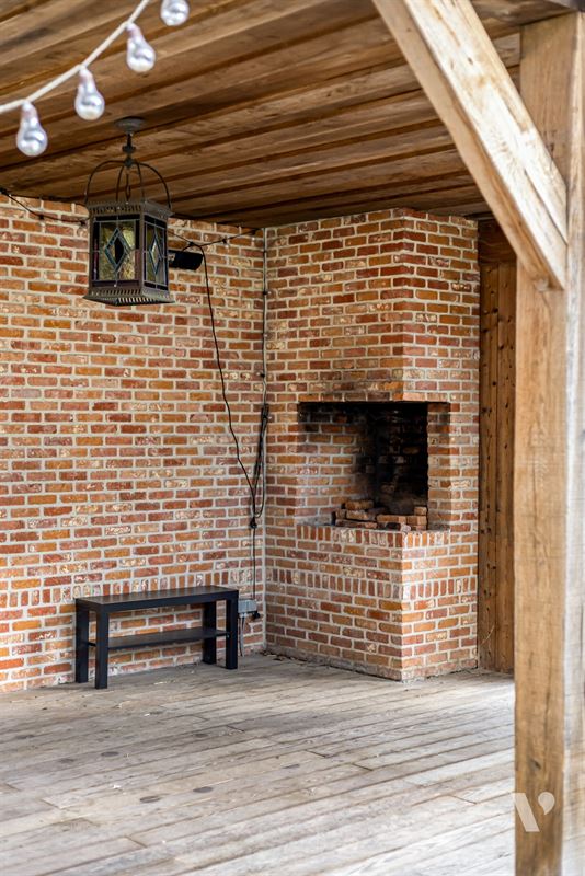 Prachtig gerenoveerde woning (279m²) met zwemvijver