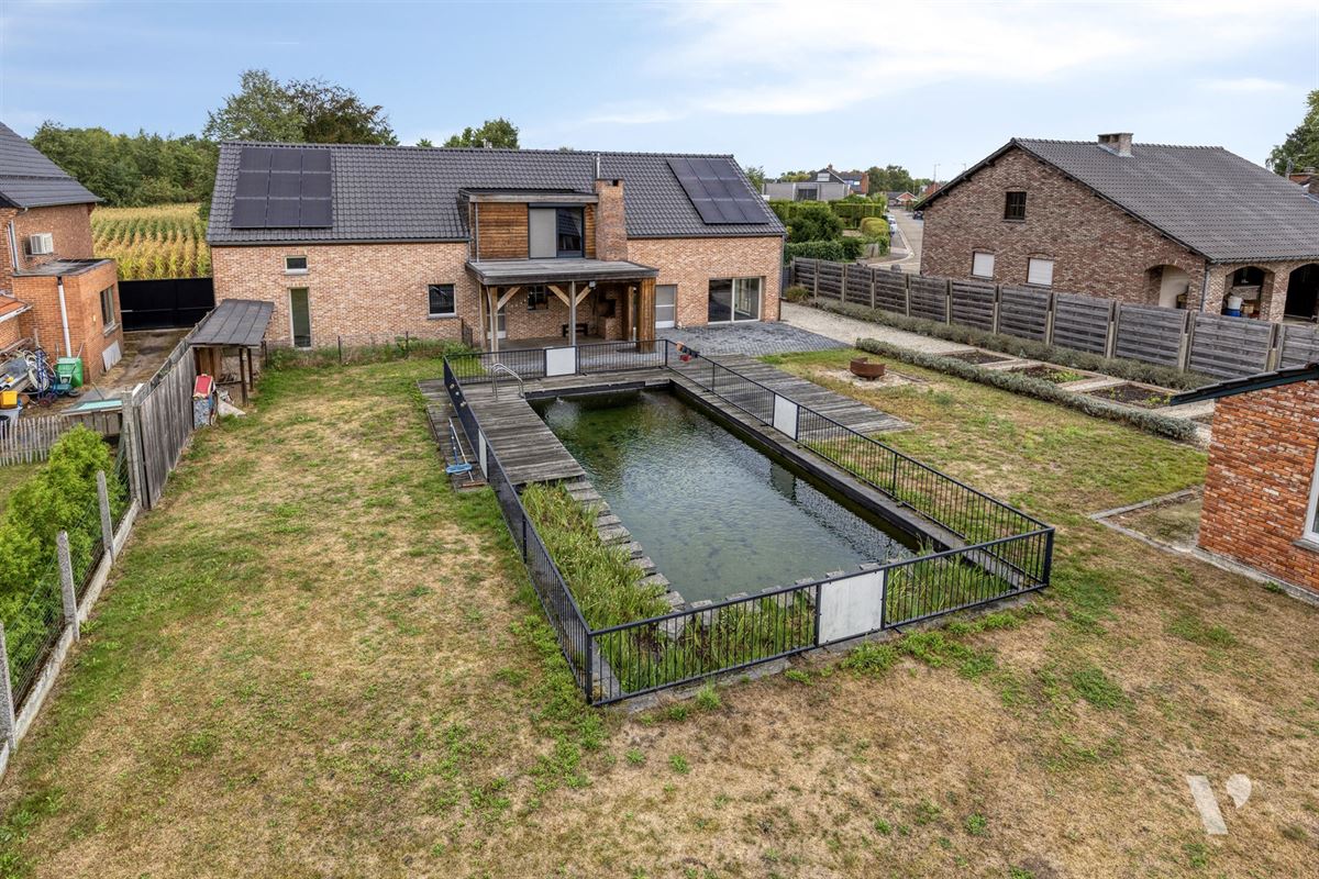 Prachtig gerenoveerde woning (279m²) met zwemvijver