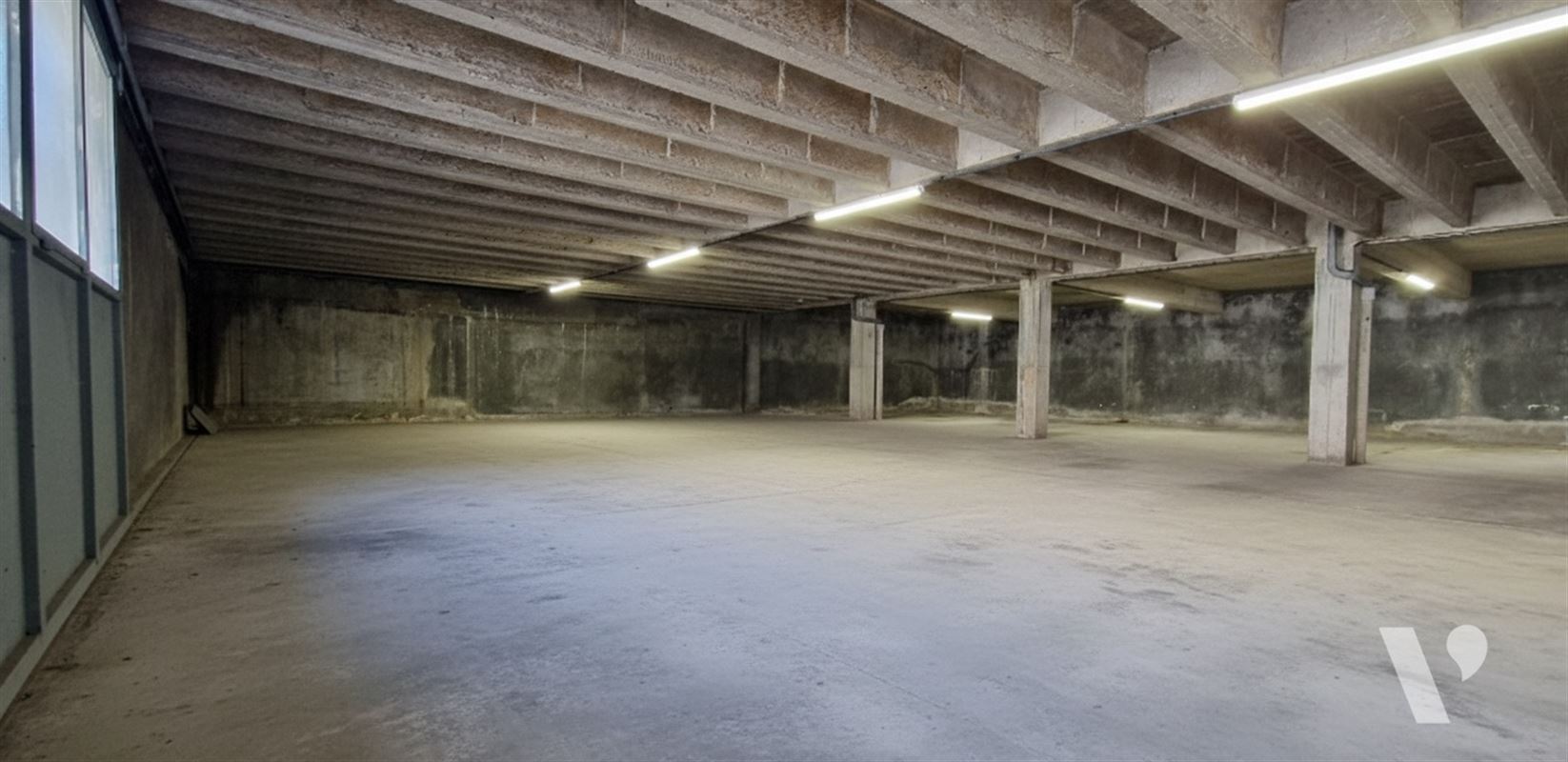 Ruime ondergrondse/bovengrondse autostaanplaats te huur