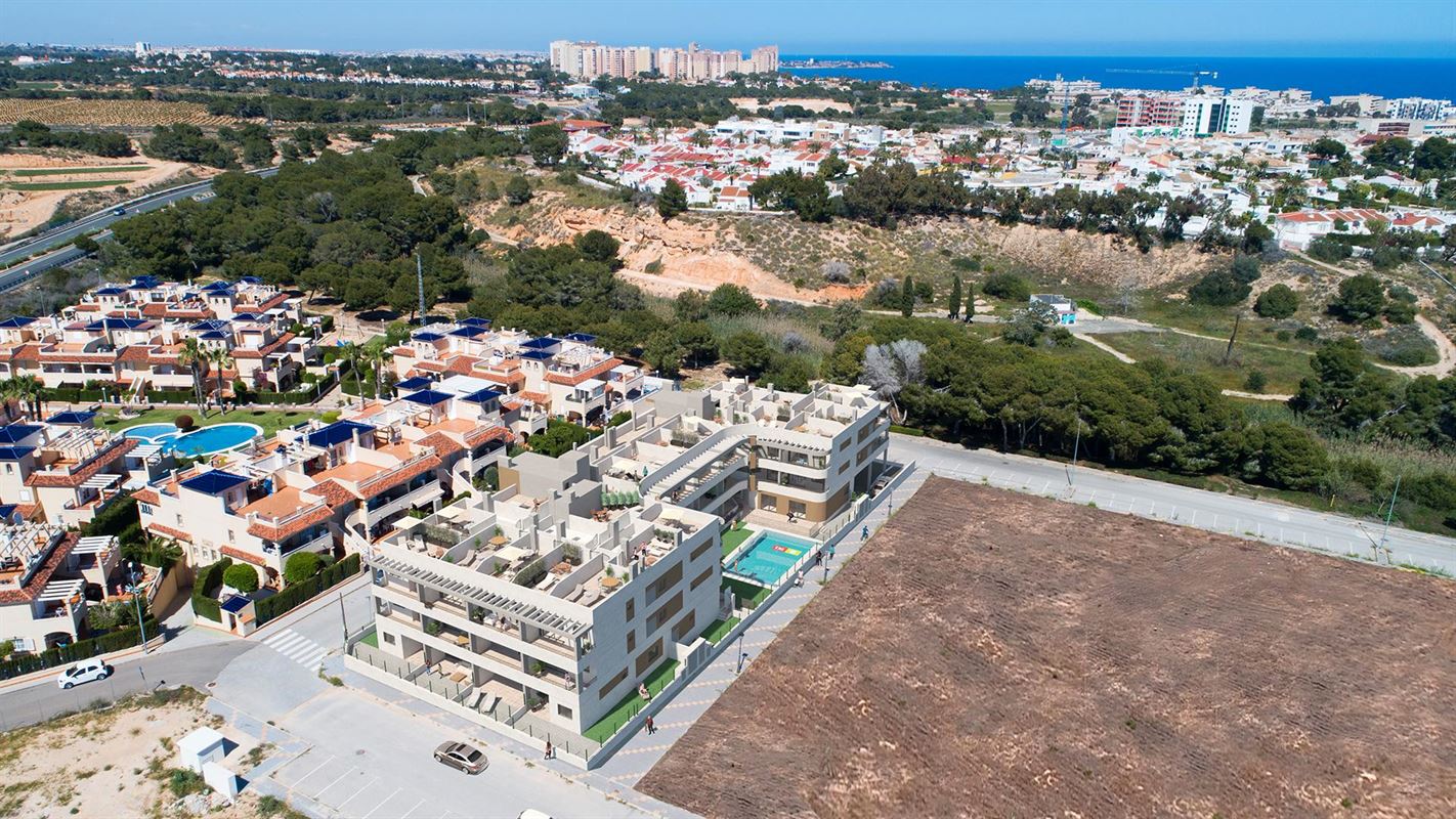 Image 1 : Apartments - solarium IN 03191 Mil Palmeras (Spain) - Price 190.000 €