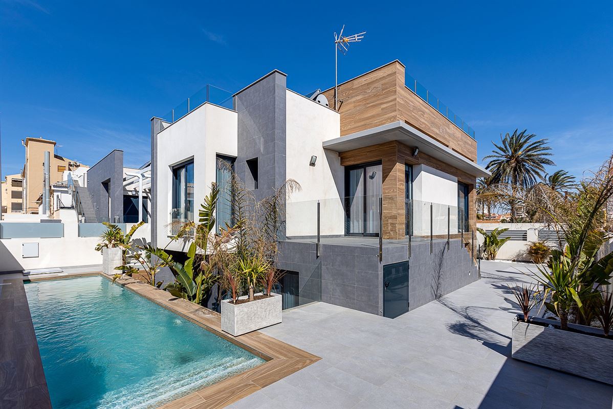 Foto 1 : Villa te 03188 La Mata (Spanje) - Prijs € 940.000
