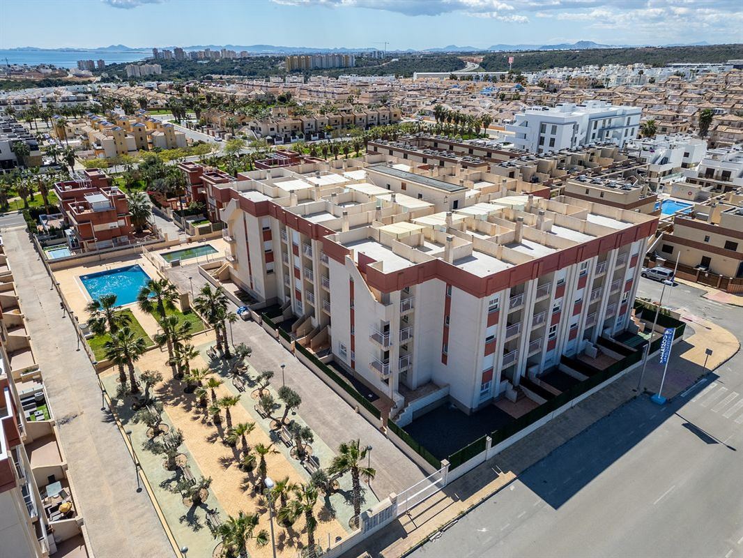 Image 3 : Apartment with terrace IN 03189 Lomas De Cabo Roig (Spain) - Price 157.500 €