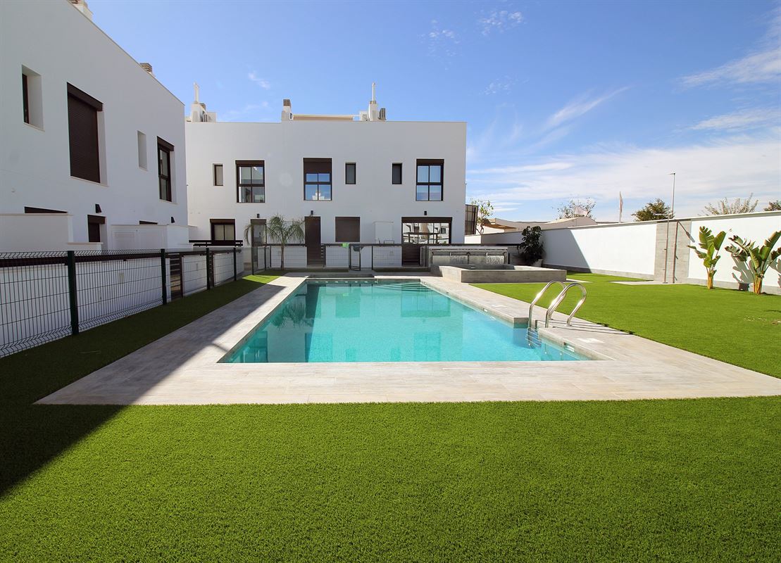 Image 1 : Villa IN 03190 Pilar de la Horadada (Spain) - Price 354.900 €