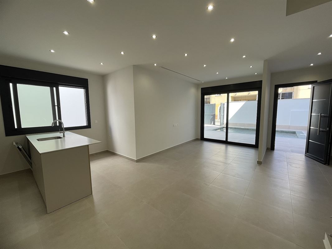Image 5 : Villa IN 03160 Almoradi (Spain) - Price 359.000 €