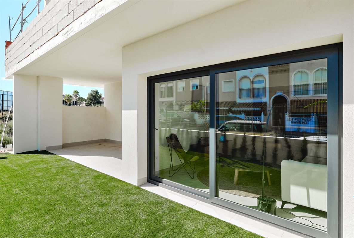 Image 13 : Apartment with garden IN 03181 Torrevieja (Spain) - Price 380.000 &euro;