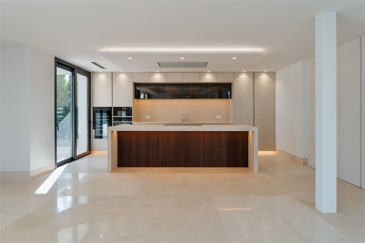 Exceptionnelle villa moderne de 5 chambres à Lomas del Virrey