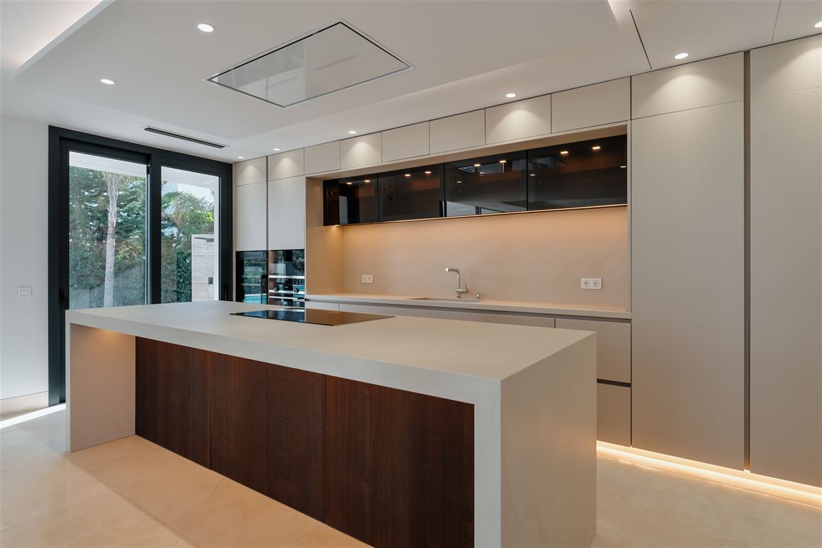 Exceptionnelle villa moderne de 5 chambres à Lomas del Virrey