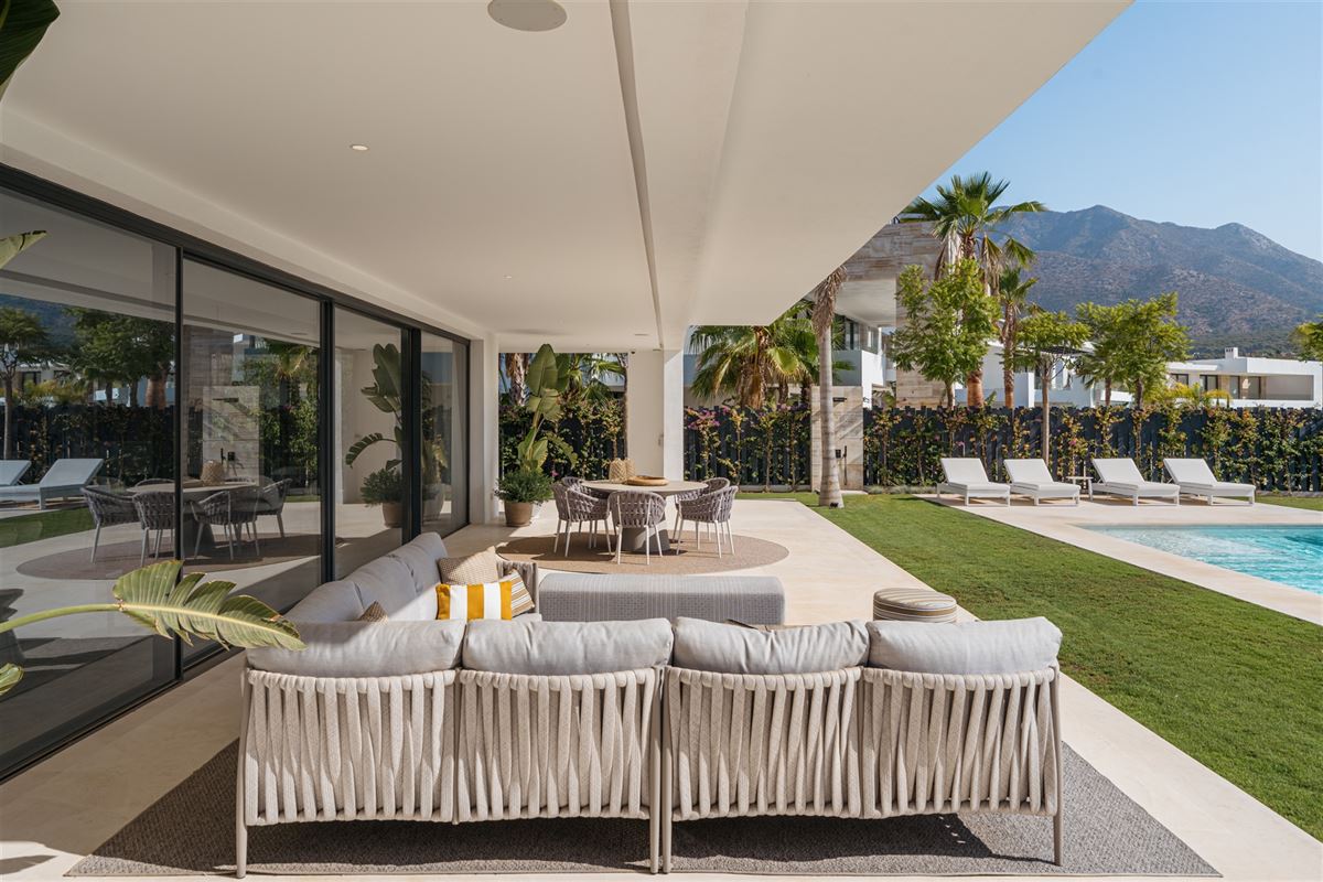 Modern 5-bedroom villa in Lomas del Virrey, Marbella
