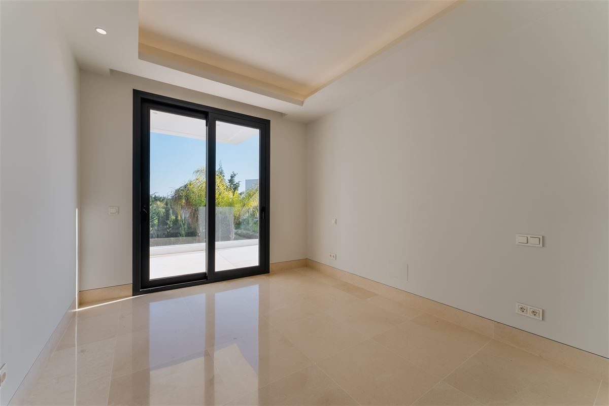 Exceptionnelle villa moderne de 5 chambres à Lomas del Virrey