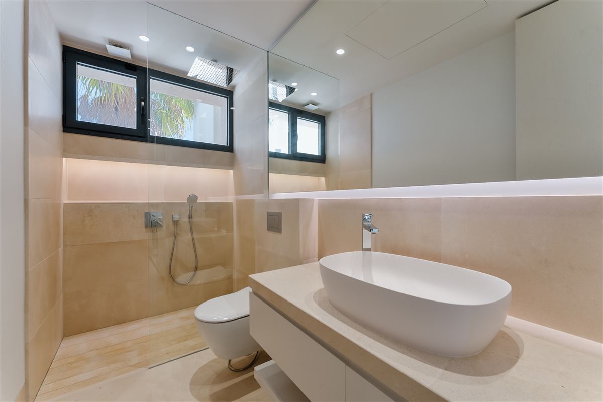 Exceptionnelle villa moderne de 5 chambres à Lomas del Virrey