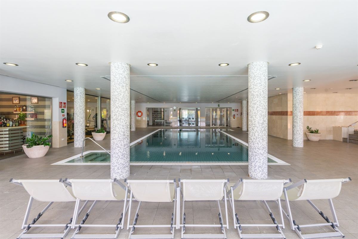 Luxury living in an extraordinary location: 3-bedroom apartment with stunning sea views at Mansion Club - Golden Mile Marbella.