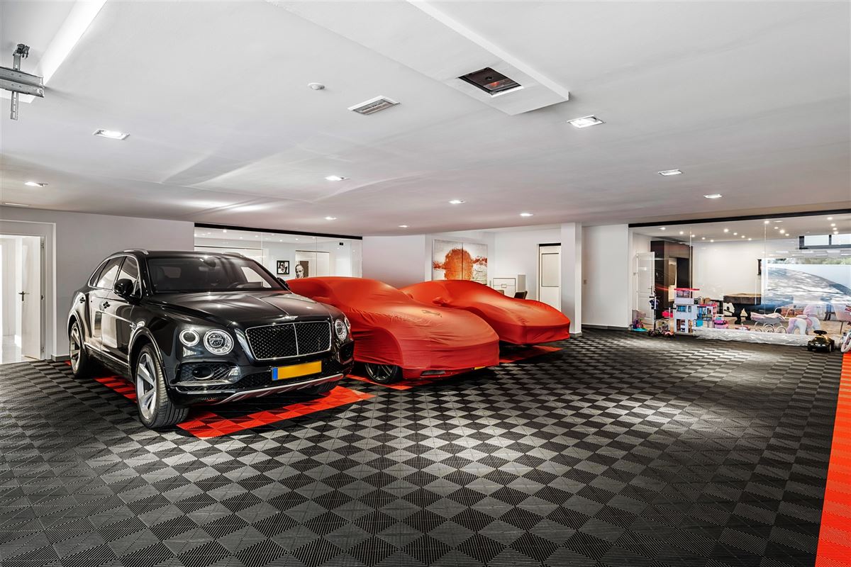 Villa moderne de 6 chambres à coucher à l'Hacienda Las Chapas à Marbella Est