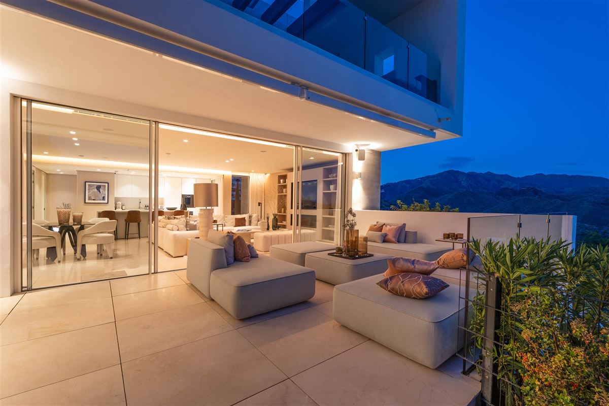 Appartement de luxe au rez-de-chaussée de Palo Alto, Ojen, avec vue panoramique sur la mer, à quelques minutes de Marbella