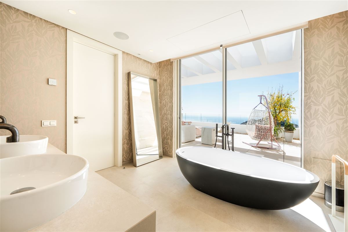 Unique luxury triplex apartment with breathtaking panoramic views in Palo Alto, Ojén