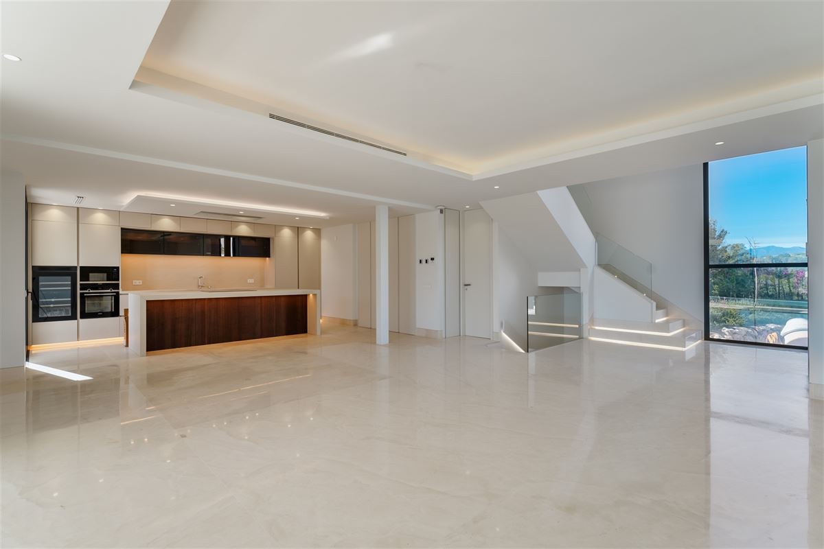 Exceptionnelle villa moderne de 5 chambres à Lomas del Virrey