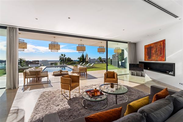 Exquisite 5-bedroom villa with Panora