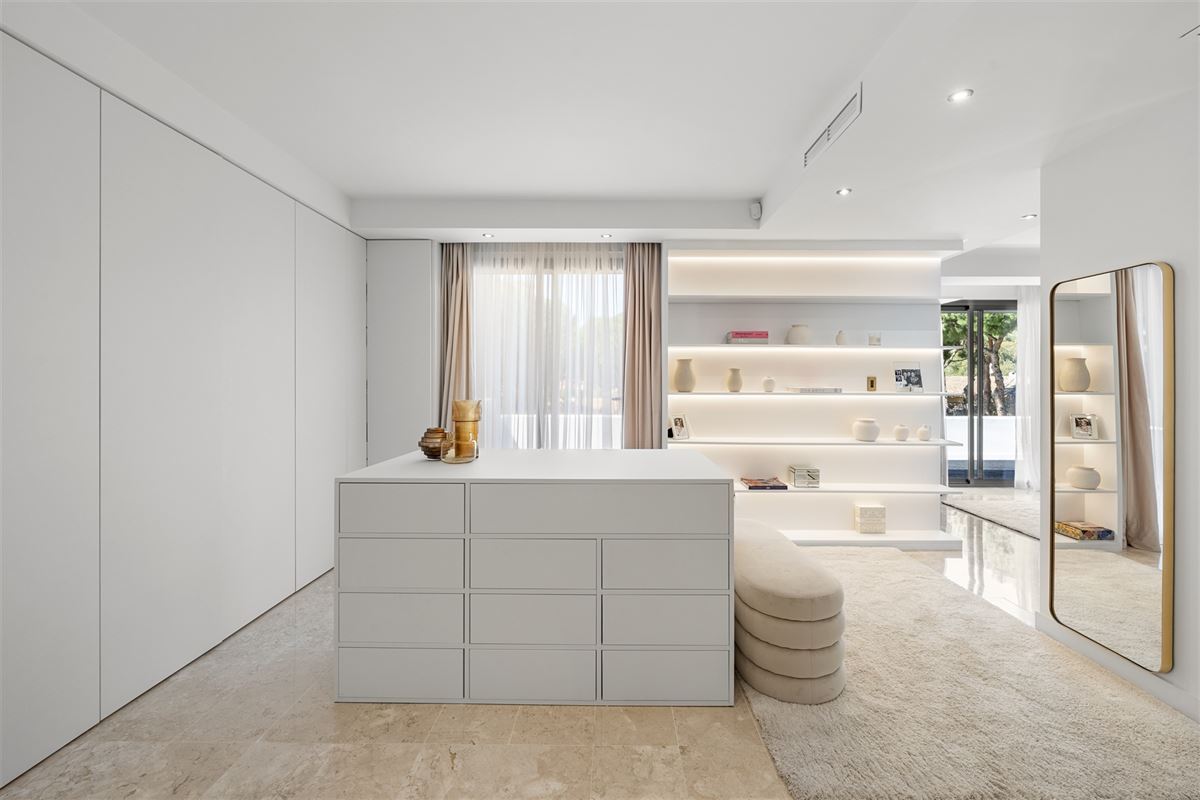 Villa moderne de 6 chambres à coucher à l'Hacienda Las Chapas à Marbella Est