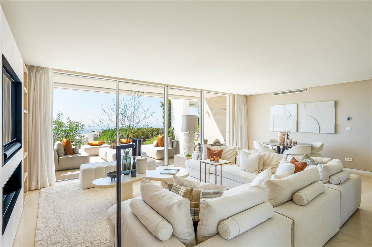 Appartement de luxe au rez-de-chaussée de Palo Alto, Ojen, avec vue panoramique sur la mer, à quelques minutes de Marbella