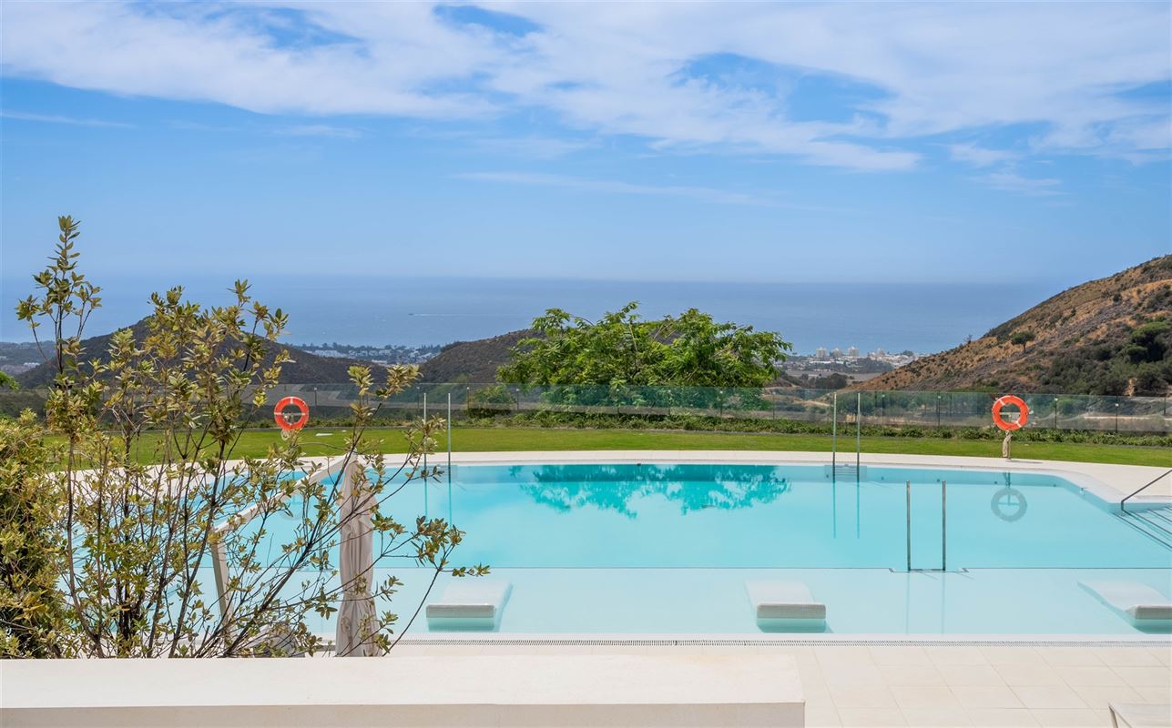 Appartement de luxe au rez-de-chaussée de Palo Alto, Ojen, avec vue panoramique sur la mer, à quelques minutes de Marbella