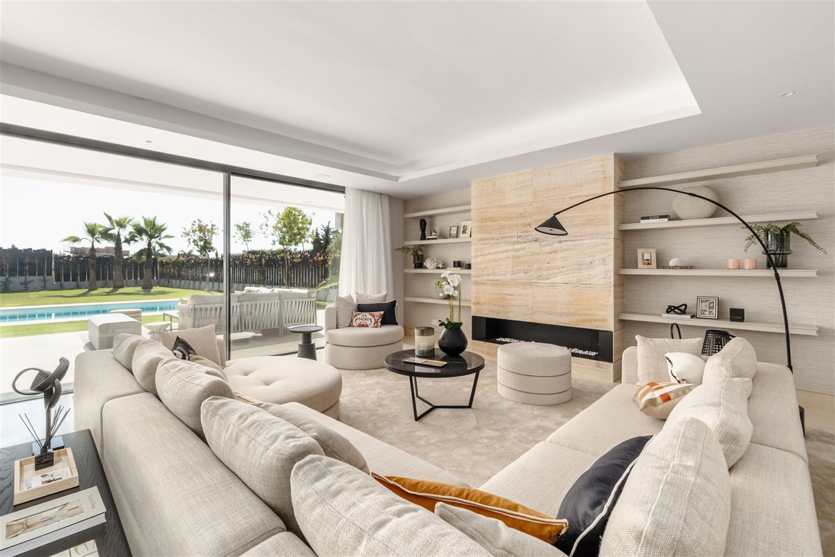 Modern 5-bedroom villa in Lomas del Virrey, Marbella