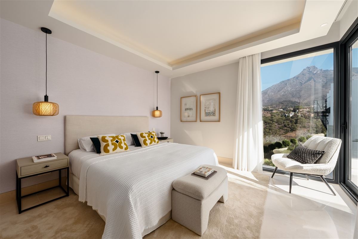 Modern 5-bedroom villa in Lomas del Virrey, Marbella