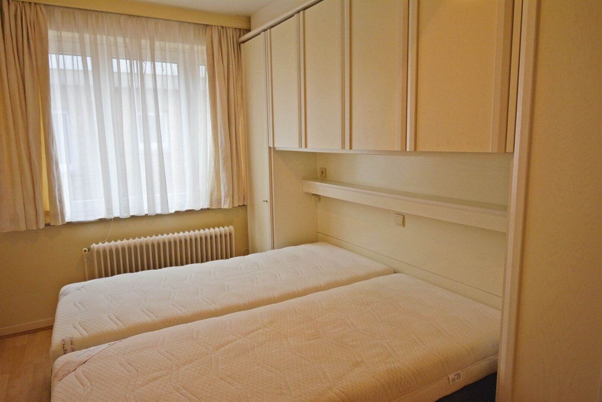 Apartment to renovate with side sea view, near town center