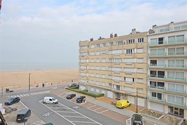 Te renoveren appartement met zijzeezicht, vlakbij het stadscentrum