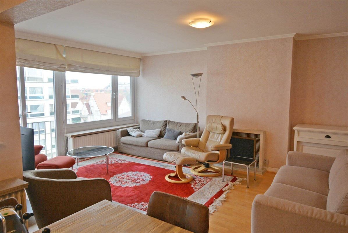 Apartment to renovate with side sea view, near town center