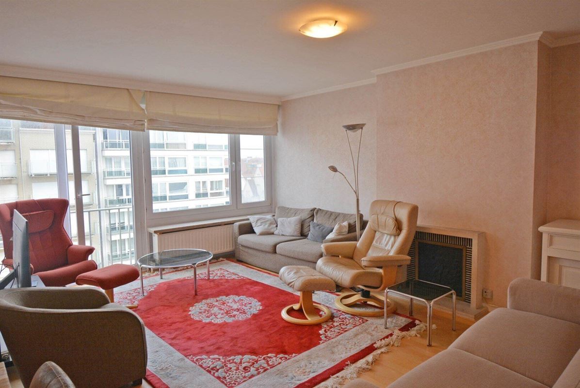 Apartment to renovate with side sea view, near town center