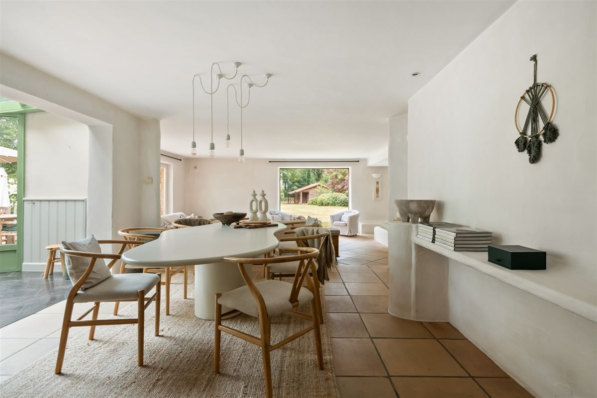 Luxueuze organische villa met wabi sabi invloeden.