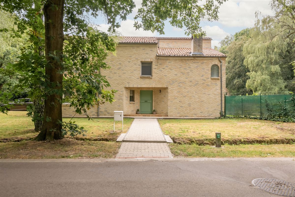 Luxueuze organische villa met wabi sabi invloeden.