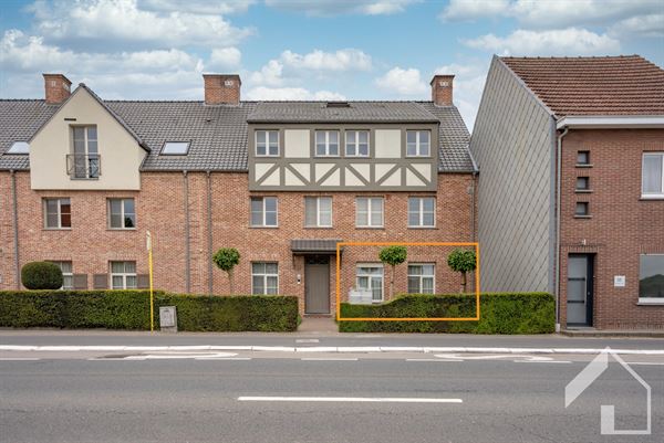 MOOI GELIJKVLOERSAPPARTEMENT MET GARAGE