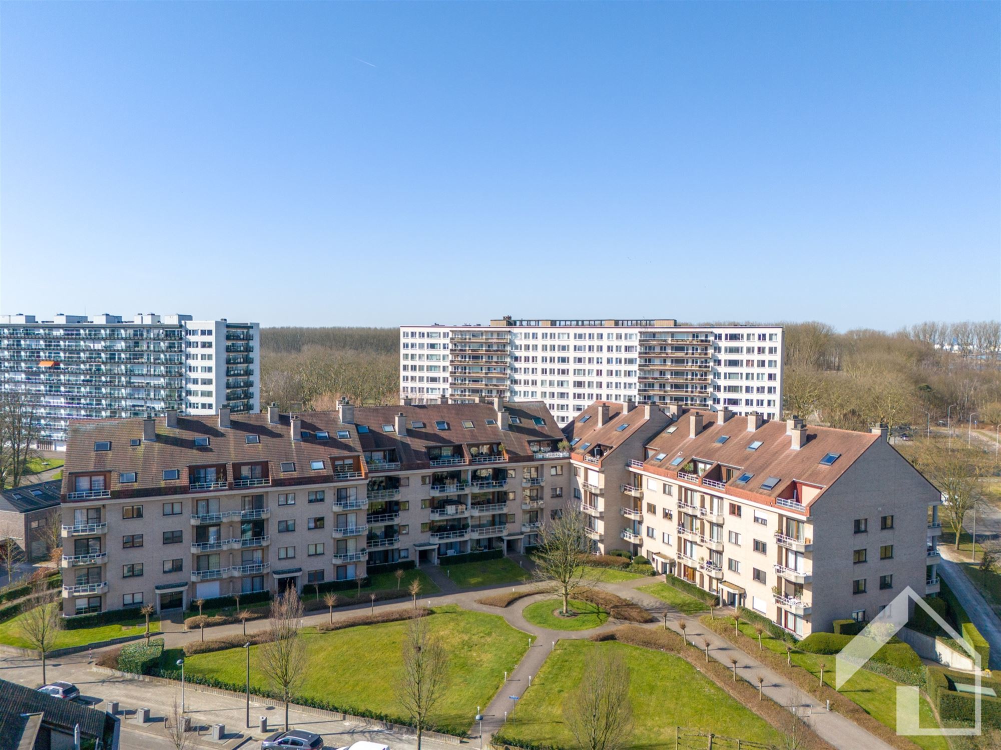 Rustig en ruim 2 slaapkamer appartement , lift en terras
