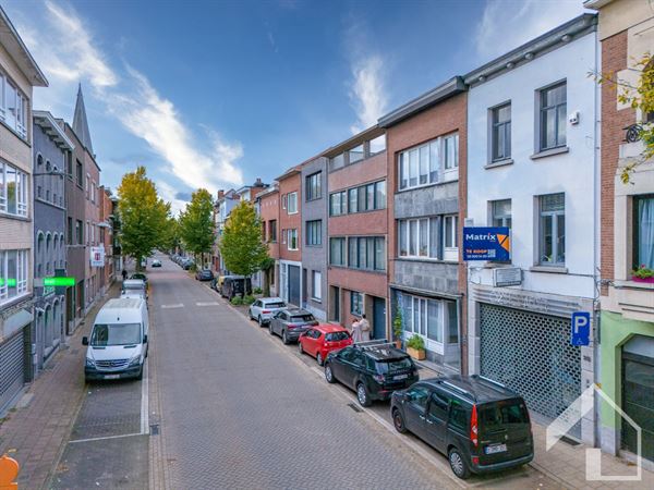 Handelszaak met potentieel ingericht als werkplaats met woongelegenheid